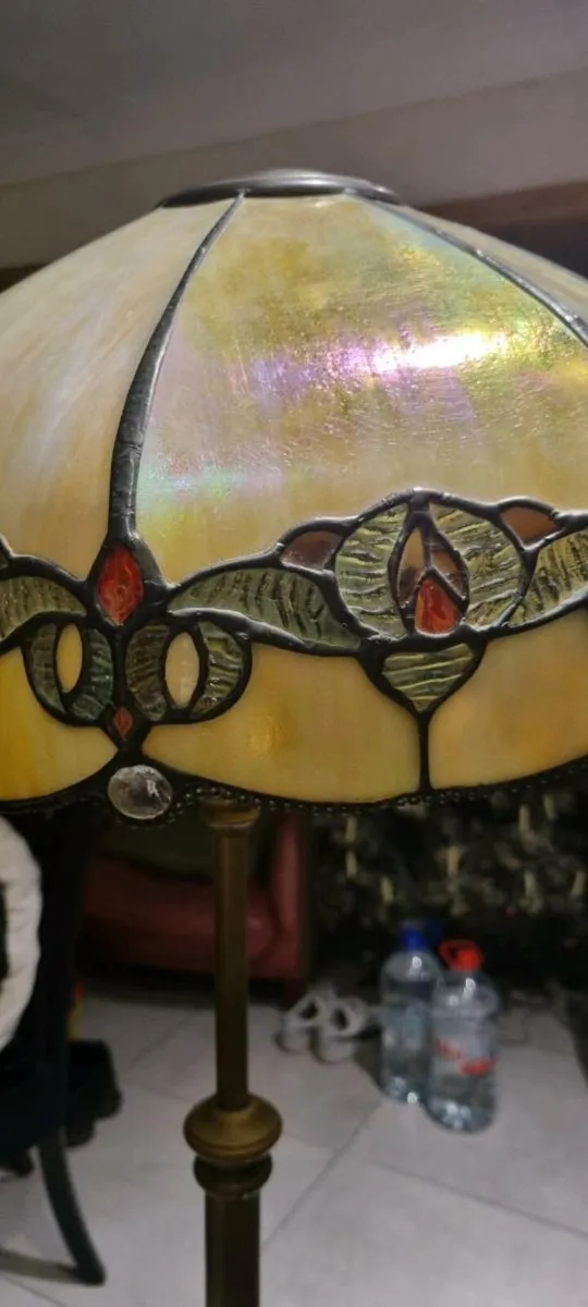 VINTAGE TIFFANY GLASS 5 FOOT TALL LAMP (REWIRED ) - Image 3