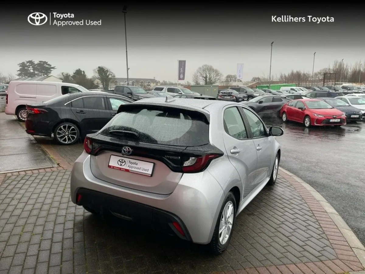 Toyota Yaris YARIS 1.5 HYBRID LUNA - Image 2