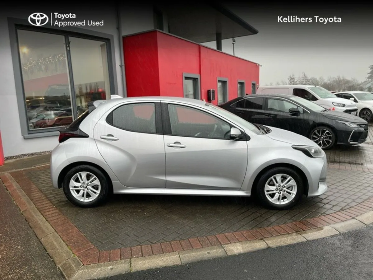Toyota Yaris YARIS 1.5 HYBRID LUNA - Image 3