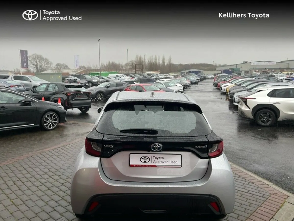 Toyota Yaris YARIS 1.5 HYBRID LUNA - Image 4