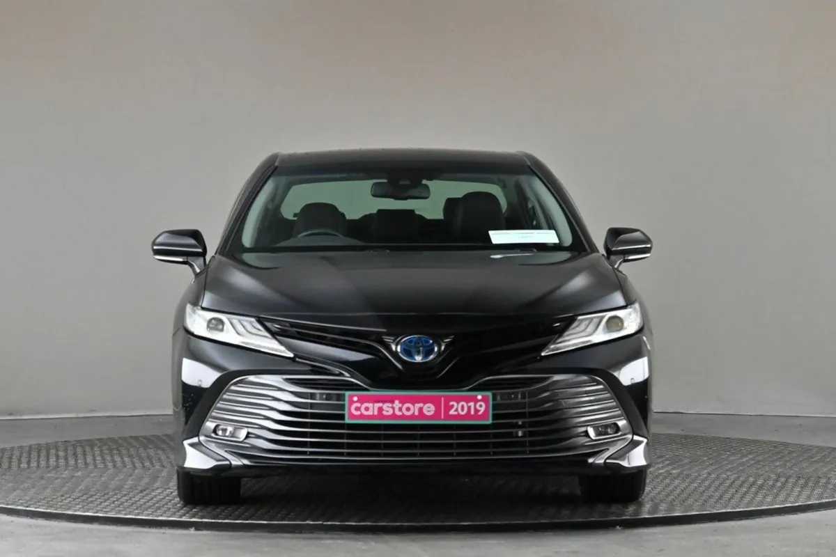 Toyota Camry 2.5 HYBRID **FULL LEATHER**HEAD-UP DI - Image 2