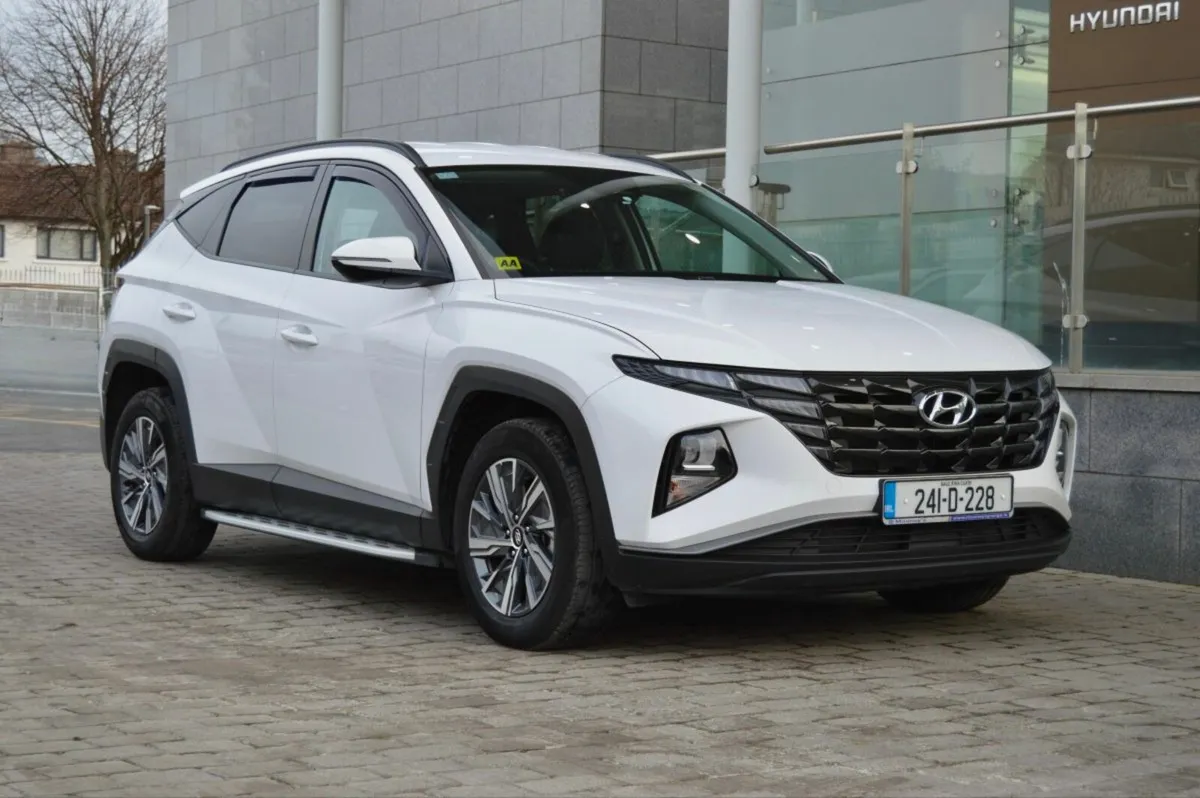 Hyundai Tucson Executive 1.6 HEV Auto, Side Steps - Image 1