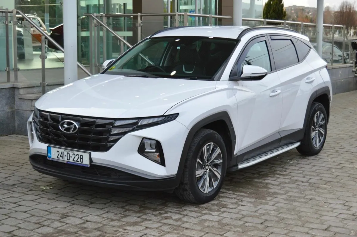 Hyundai Tucson Executive 1.6 HEV Auto, Side Steps - Image 3