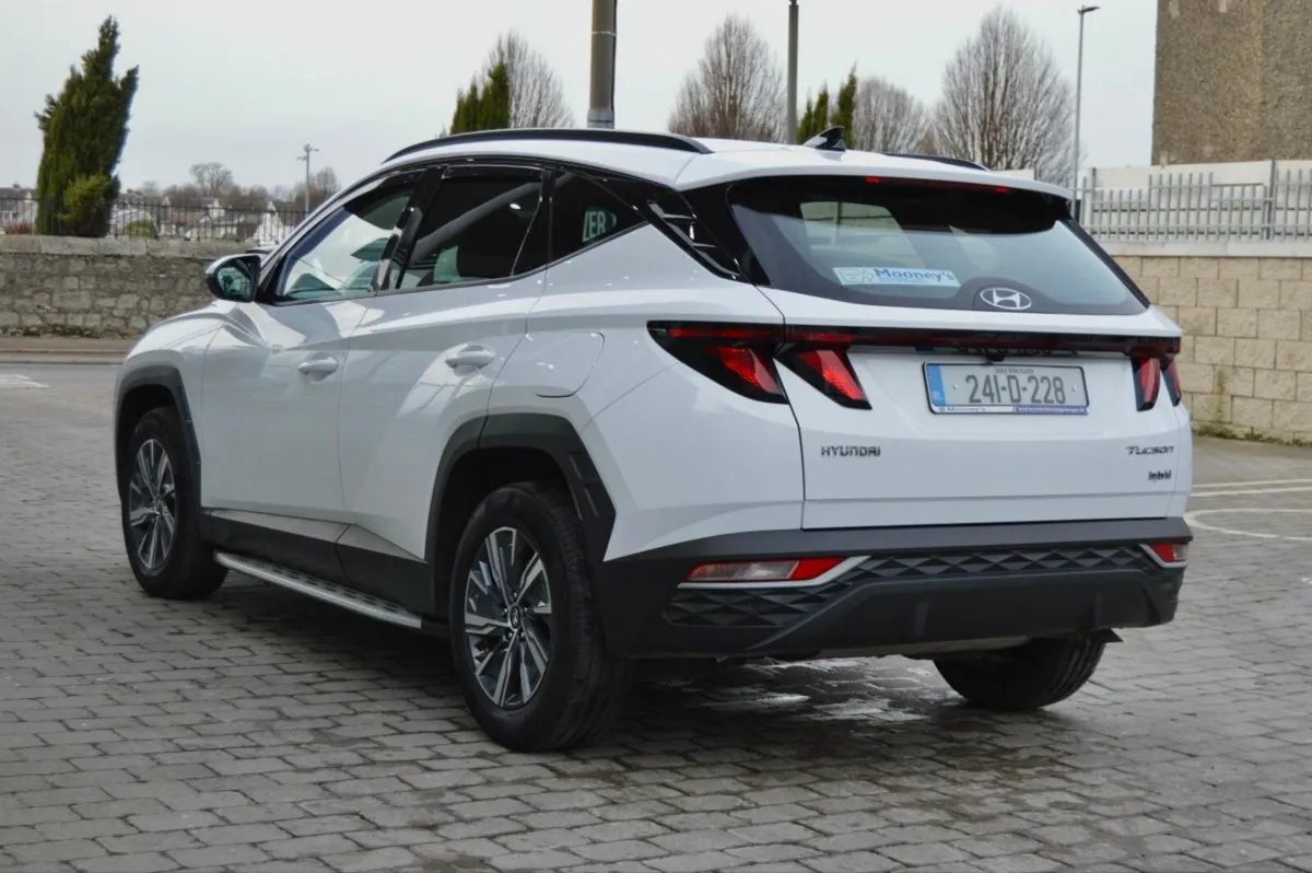 Hyundai Tucson Executive 1.6 HEV Auto, Side Steps - Image 4