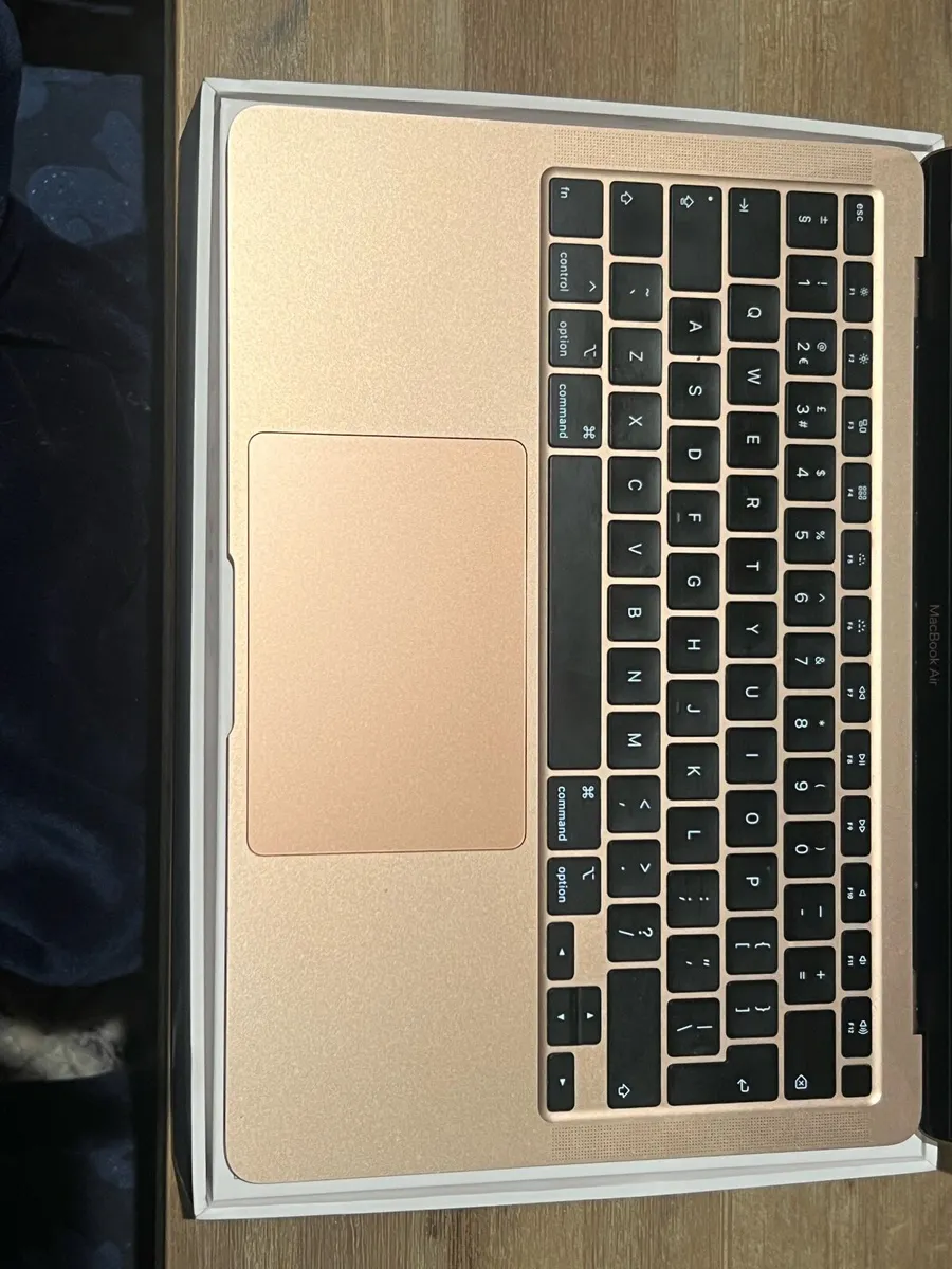MacBook Air 13” - Image 4