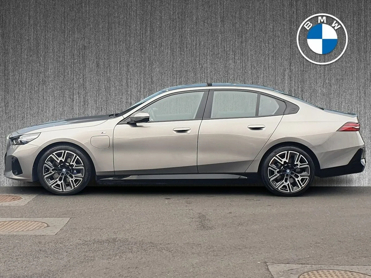 BMW 5-Series 530e M Sport Saloon - Image 4