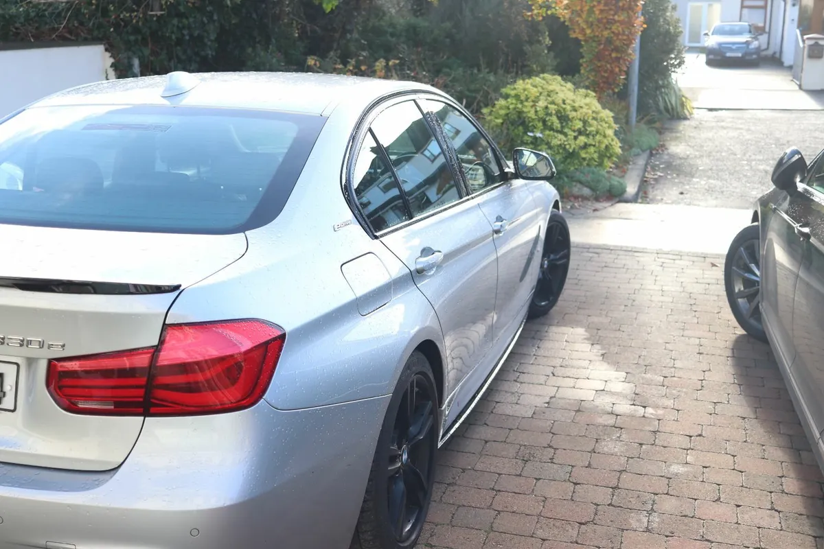 BMW 3-Series 2018 - Image 2