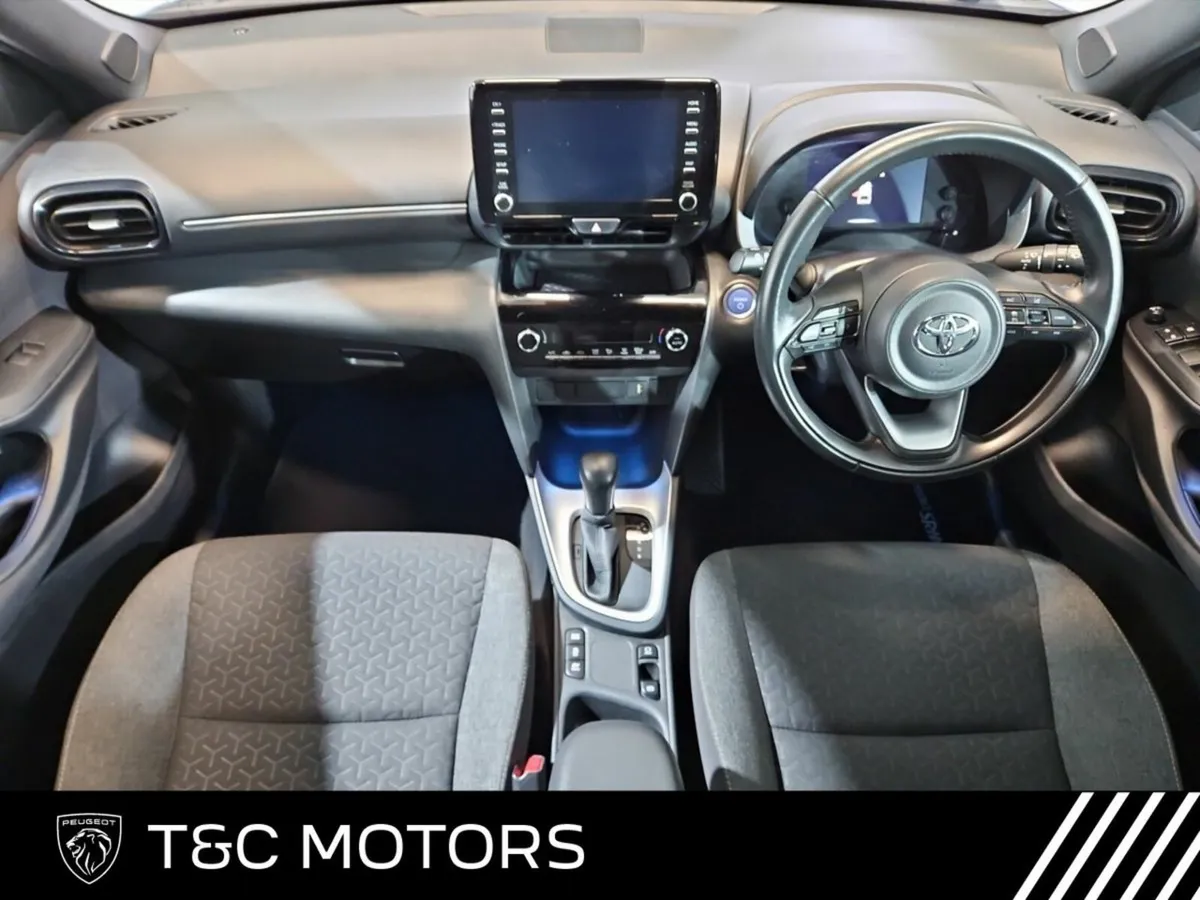 Toyota Yaris Cross Design HEV Automatic - Reversin - Image 3