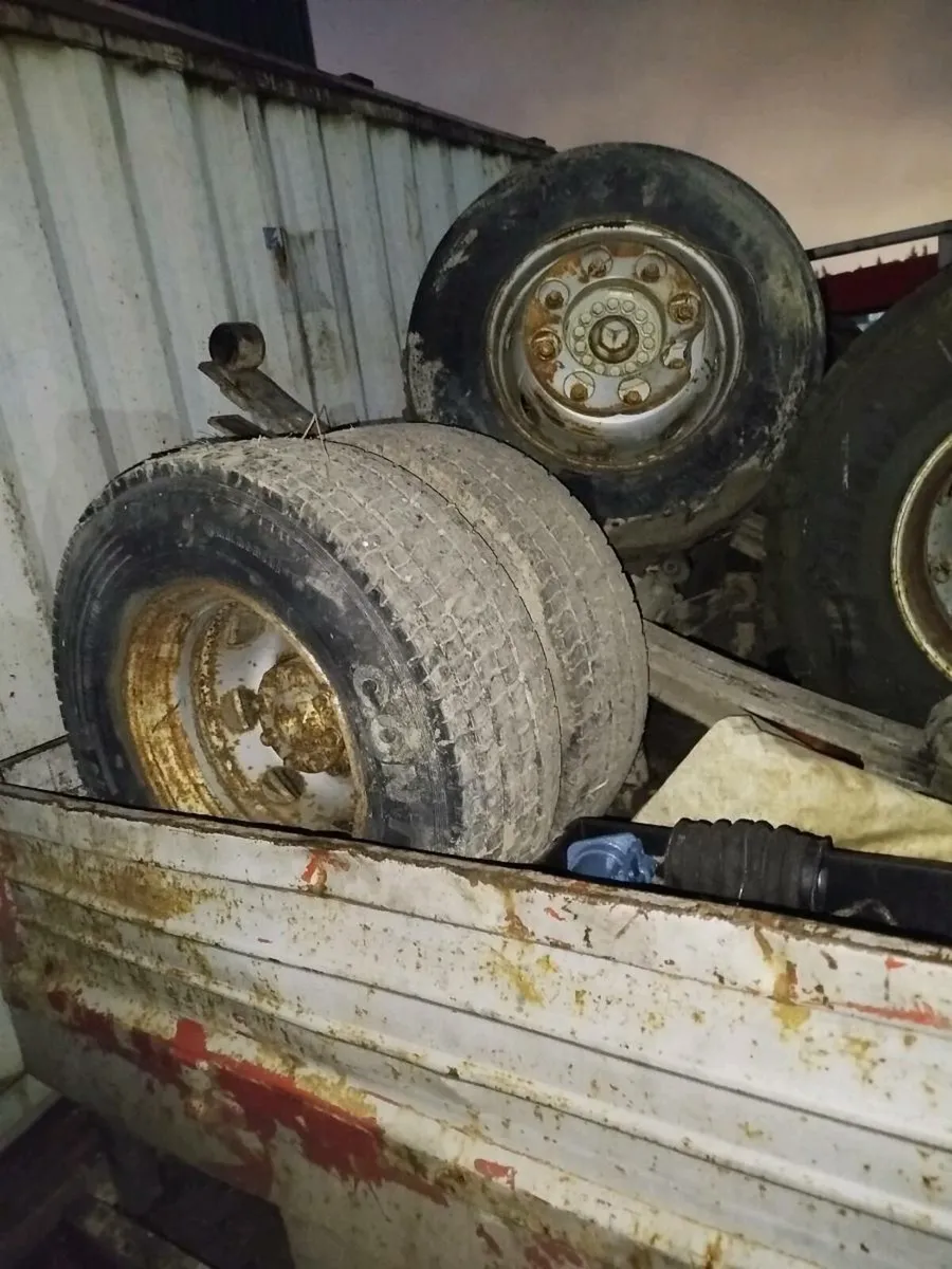 Volvo Fl6 14, mercedes atego 1317 axles - Image 3