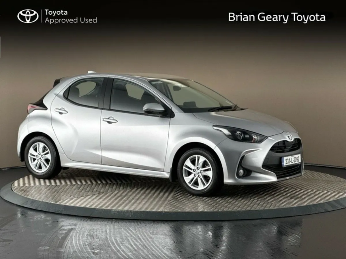 Toyota Yaris HYBRID LUNA - Image 1