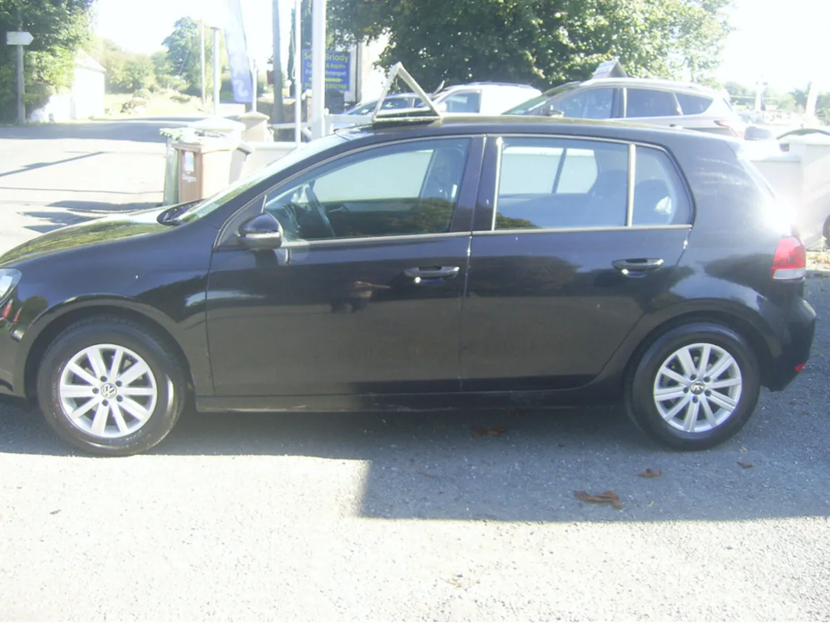 Volkswagen Golf 1.6 TDI S 105PS 5DR - Image 3