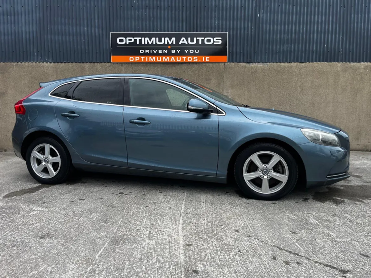 Volvo V40 T4 AUTOMATIC 1.6 PETROL - Image 1