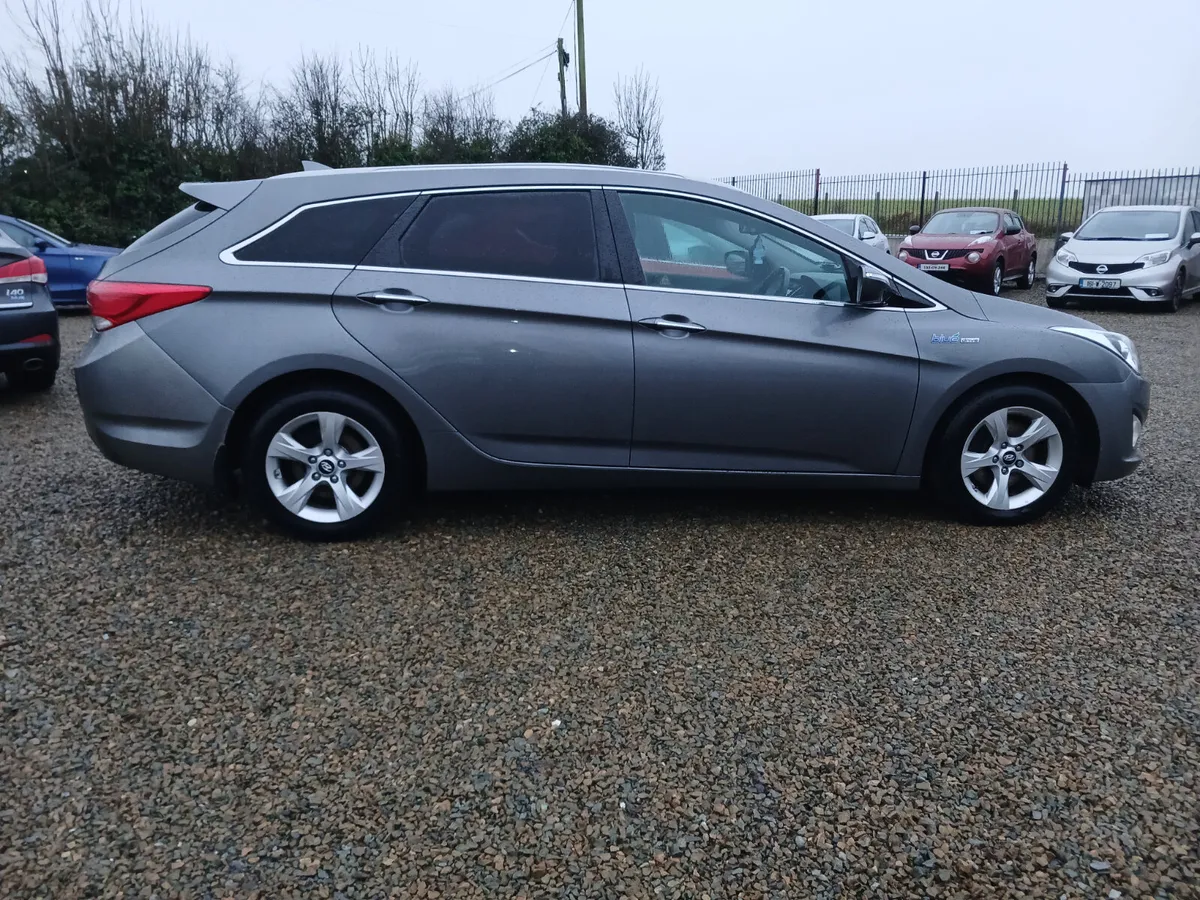 Hyundai i40 2015 diesel Estate - Image 2
