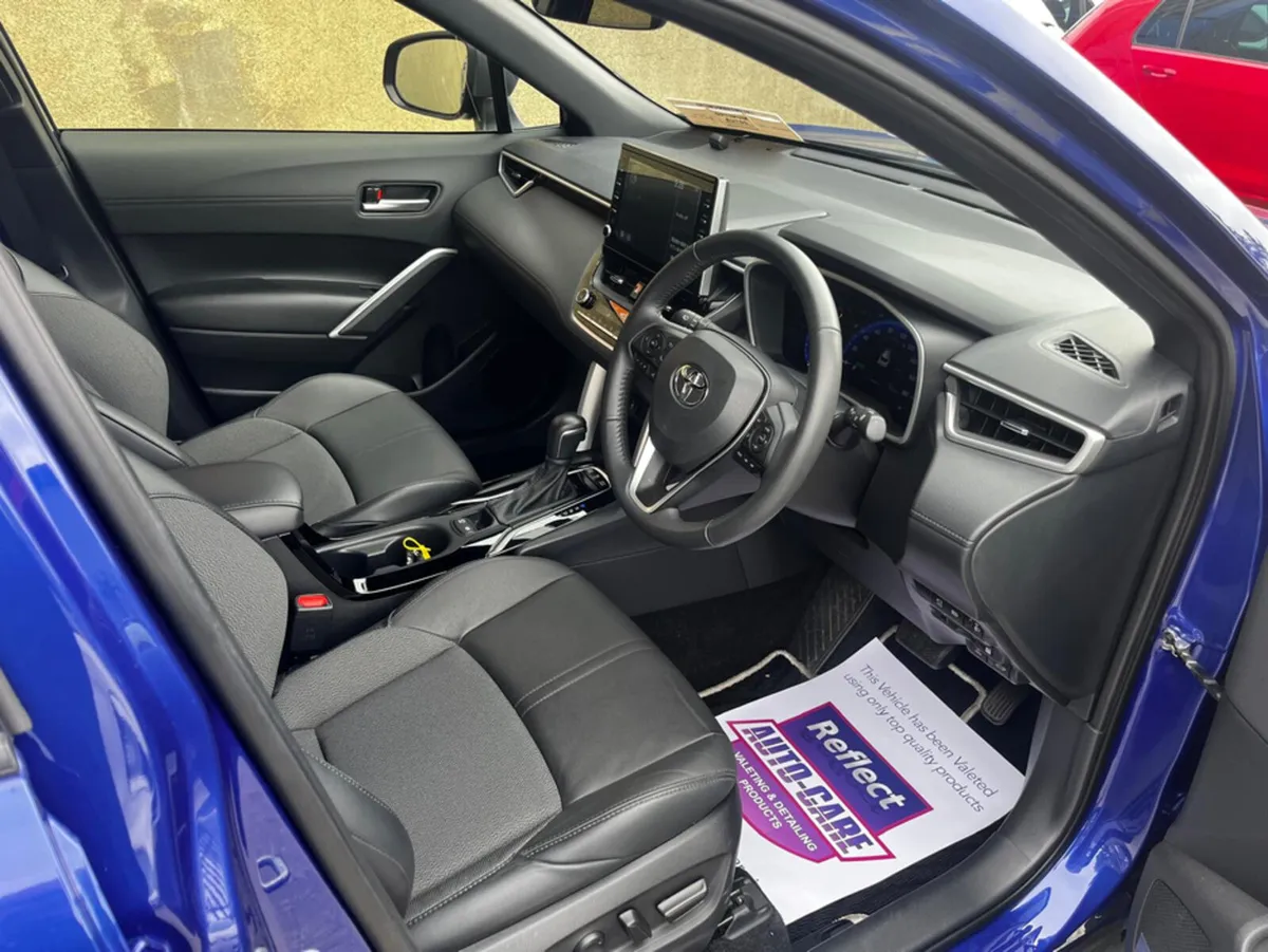 Toyota Corolla Cross 1.8 SELF CHARGE PETROL HYBRID - Image 4