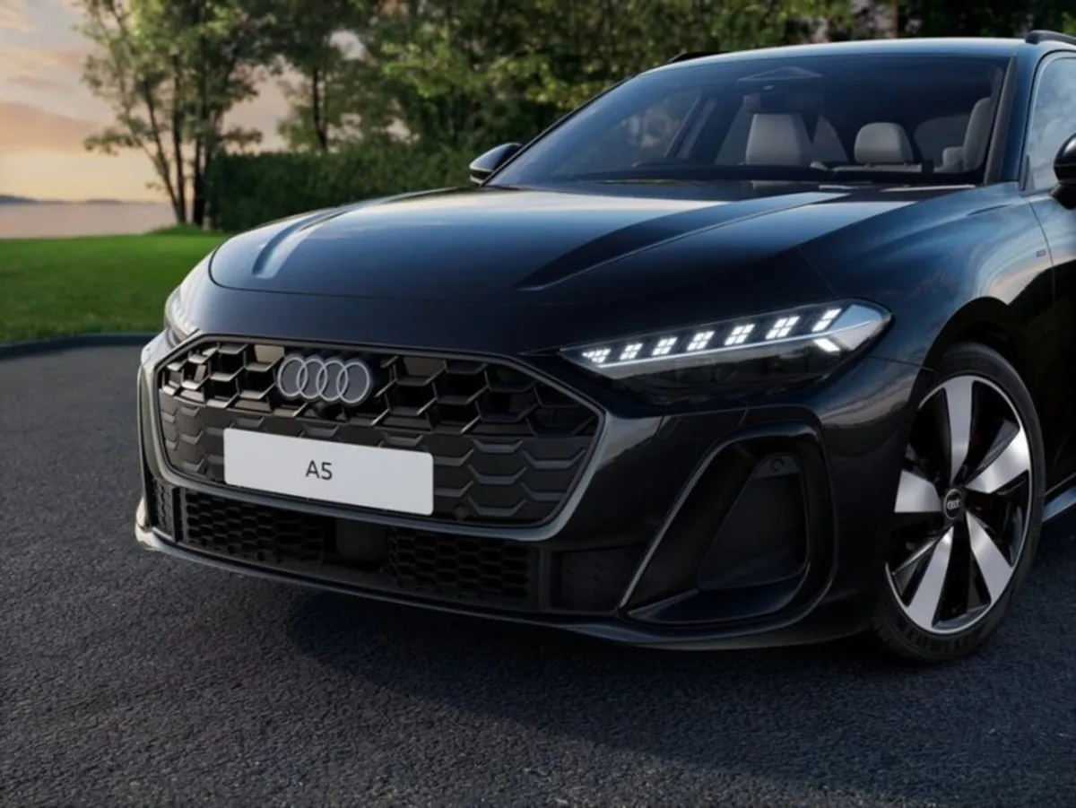 Audi A5 AVANT S-LINE COMPETITION E-HYBRID QUATTRO - Image 3