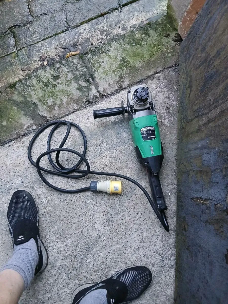 Hitachi 9 inch grinder new - Image 1