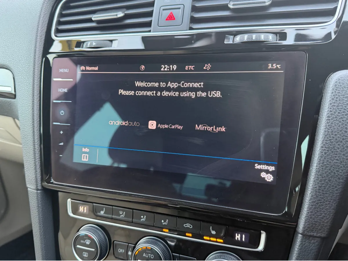 Volkswagen Golf 1.4 HIGHLINE AUTO FULL CREAM LEATH - Image 3