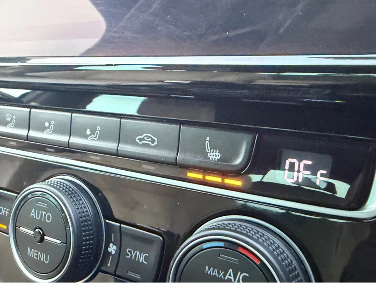 Volkswagen Golf 1.4 HIGHLINE AUTO FULL CREAM LEATH - Image 4