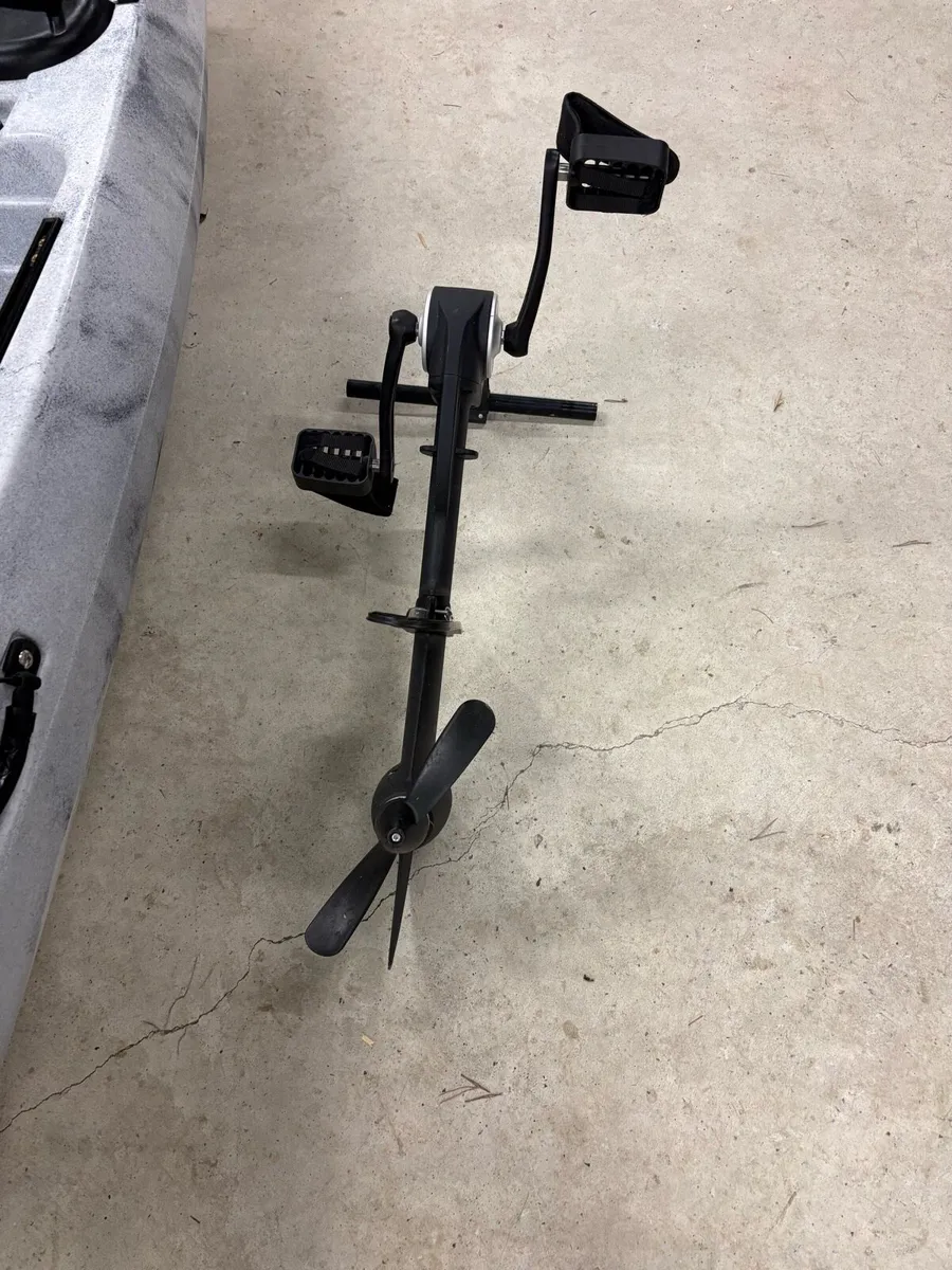 12ft Kayak - Image 4