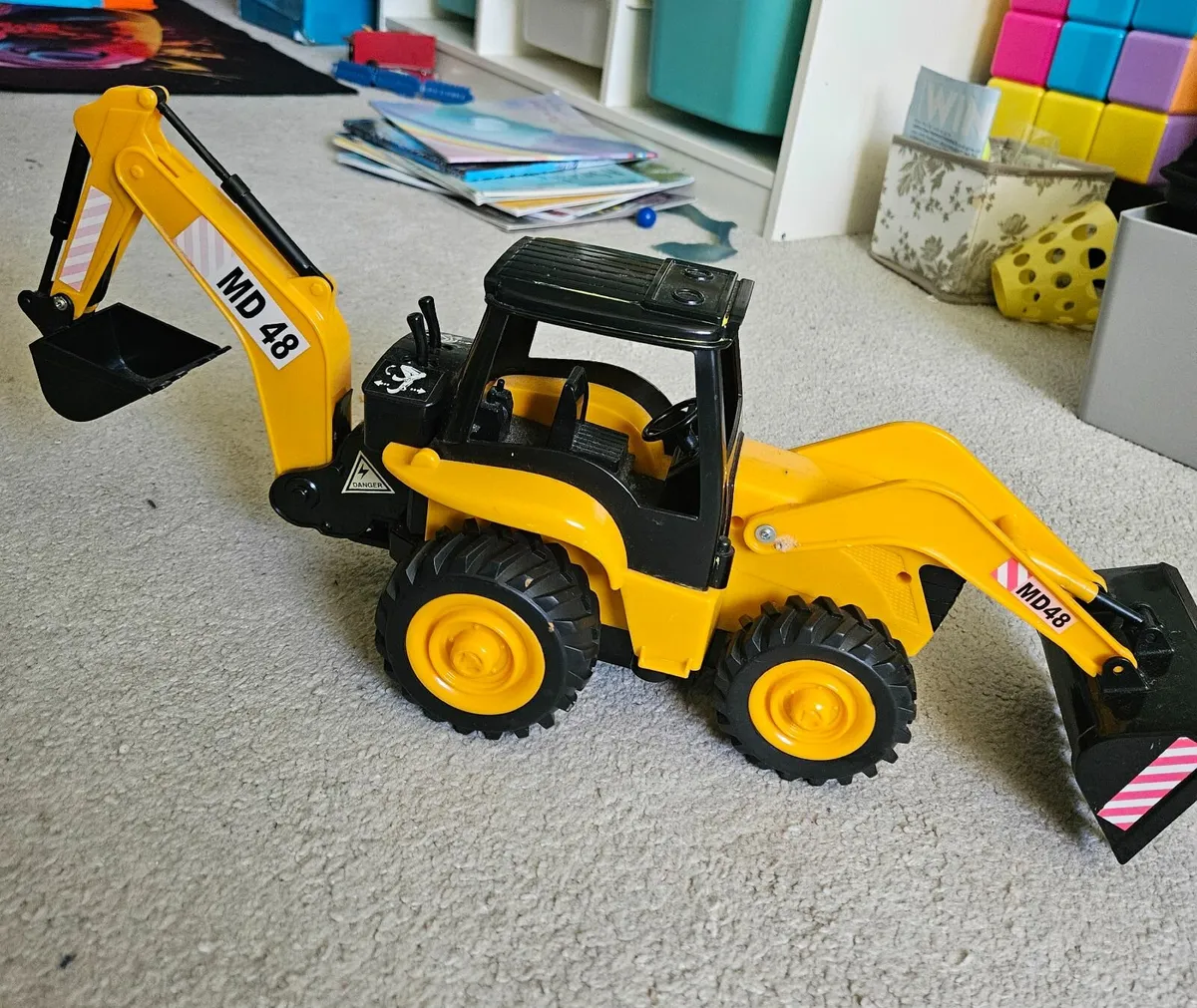 Battery controlled construction vehicle - Image 1