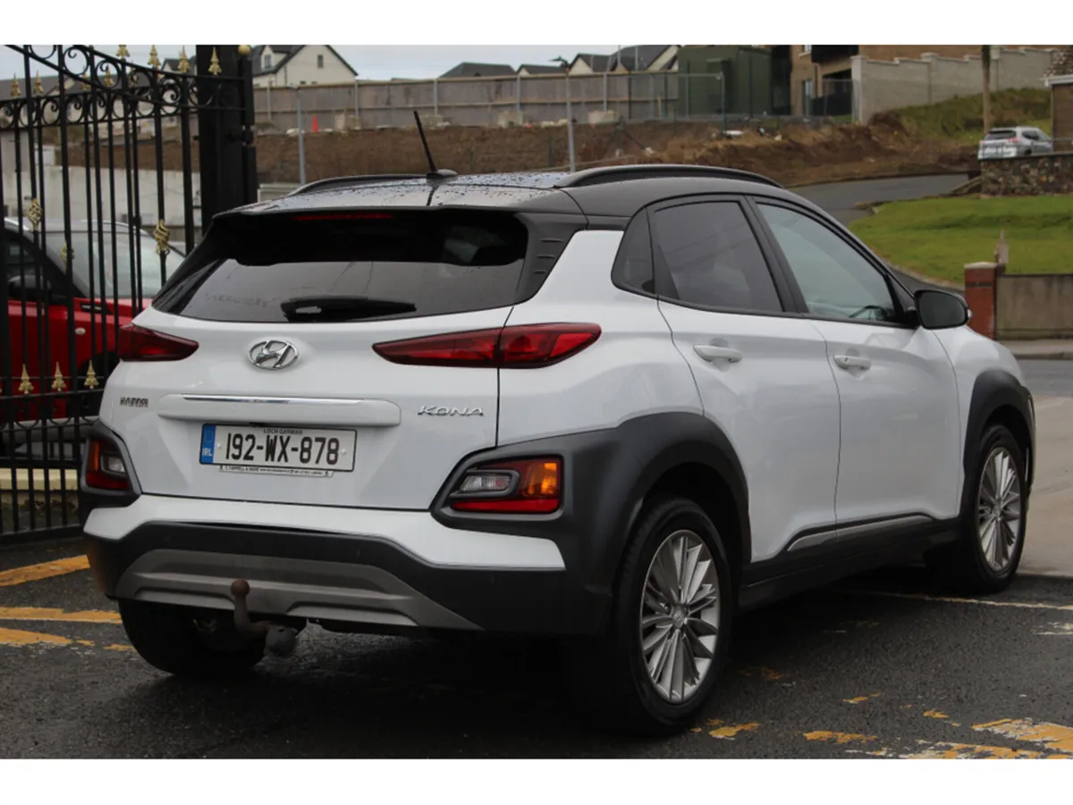 Hyundai KONA Executive 1.6 Diesel Two Tone - Image 4