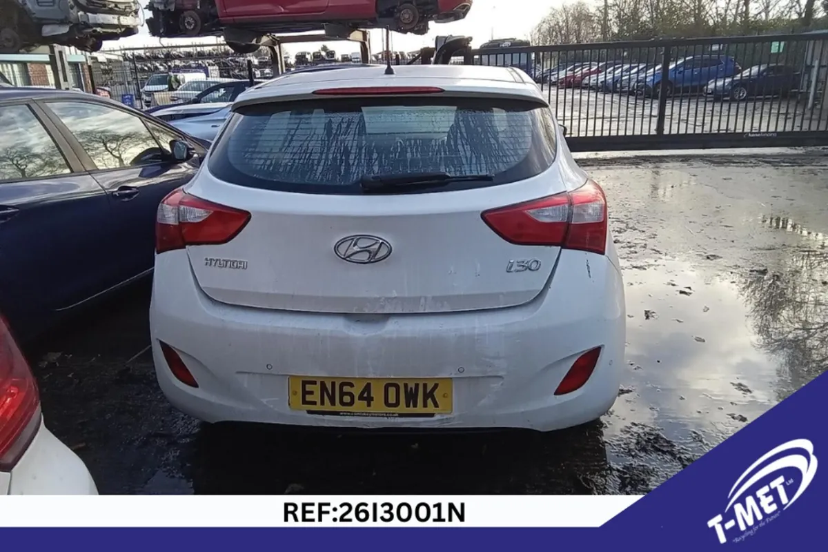 2015 HYUNDAI I30 BREAKING FOR PARTS - Image 3