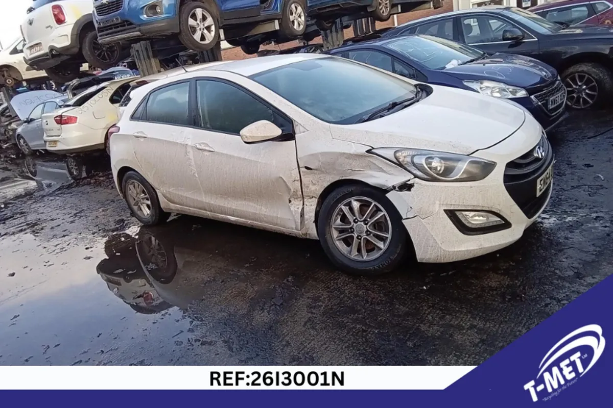 2015 HYUNDAI I30 BREAKING FOR PARTS - Image 1
