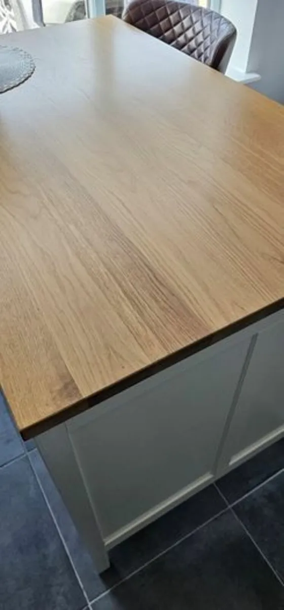 Kitchen island and 2 bar stools - Image 2