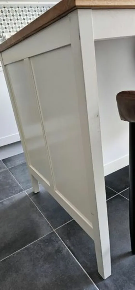 Kitchen island and 2 bar stools - Image 4