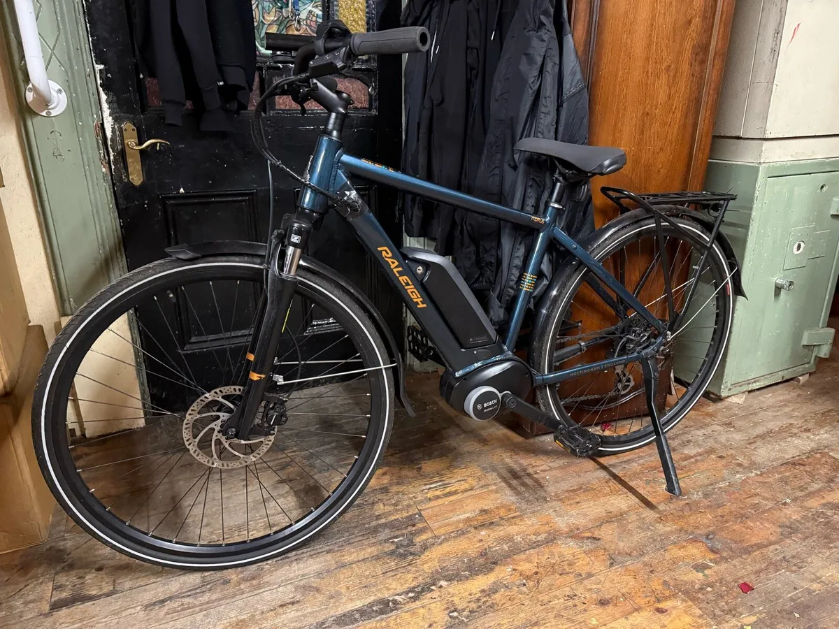 Raleigh Motus battery assisted unisex bike 2019 - Image 1