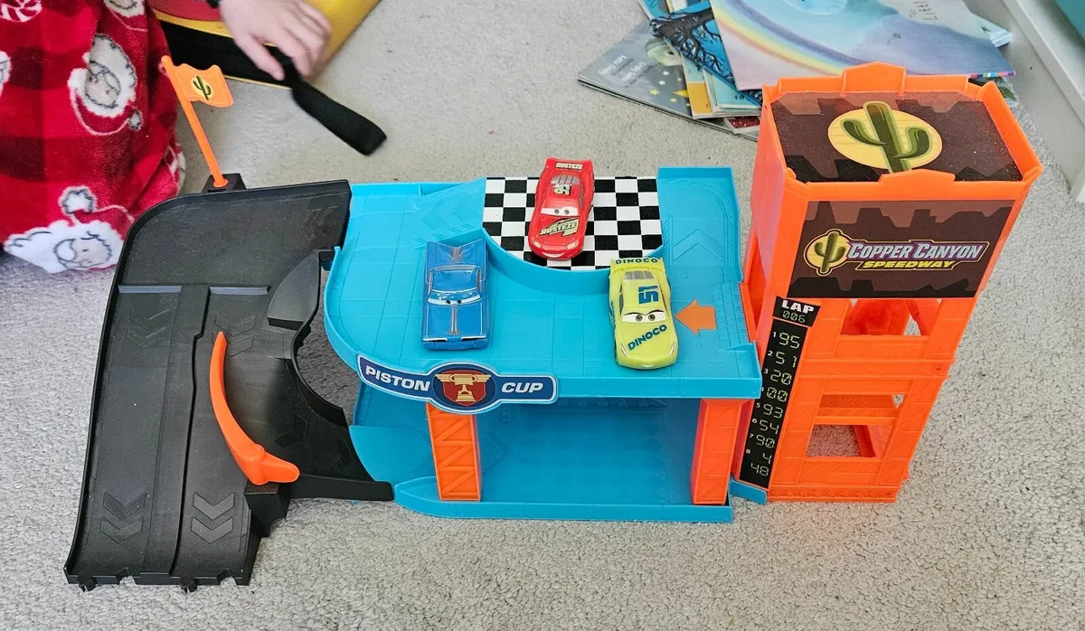 Disney Pixar Cars Canyon Garage Playset - Image 1