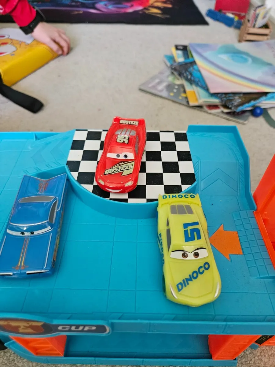 Disney Pixar Cars Canyon Garage Playset - Image 3
