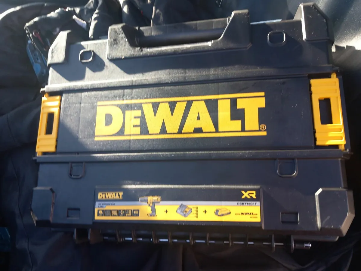 New 18v dewalt combi drill - Image 2