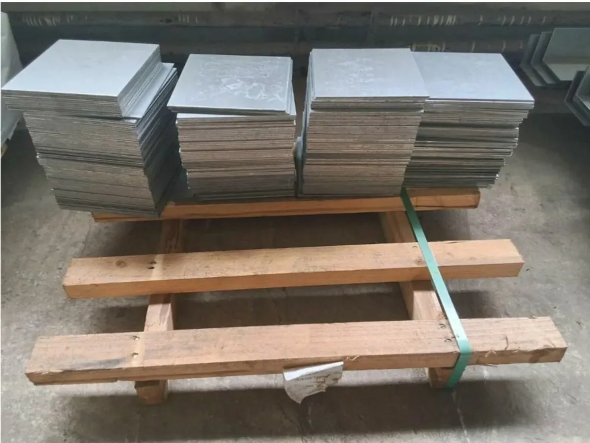 Galvanised metal plates - Image 1
