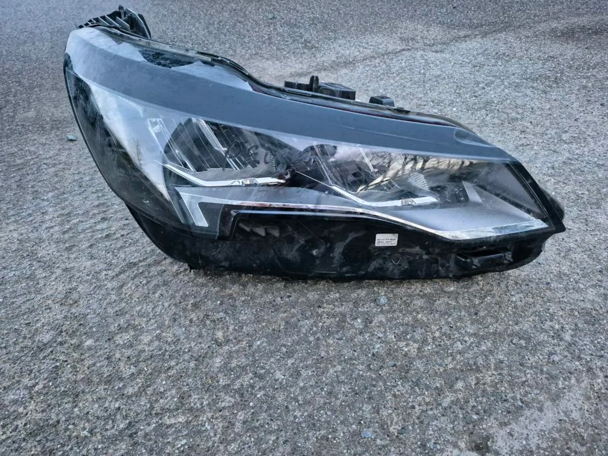 Driver Head Light Peugeot 3008 2021 - Image 2