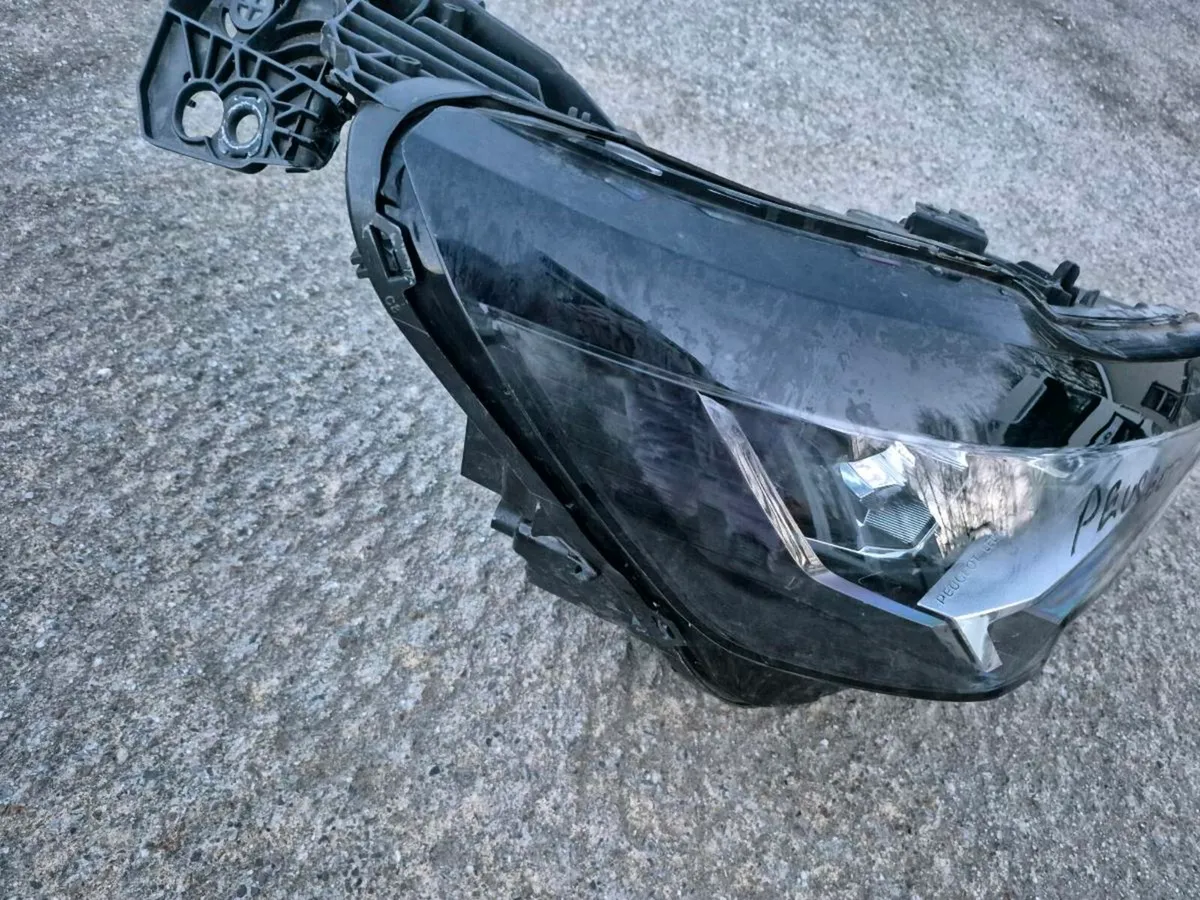 Driver Head Light Peugeot 3008 2021 - Image 3