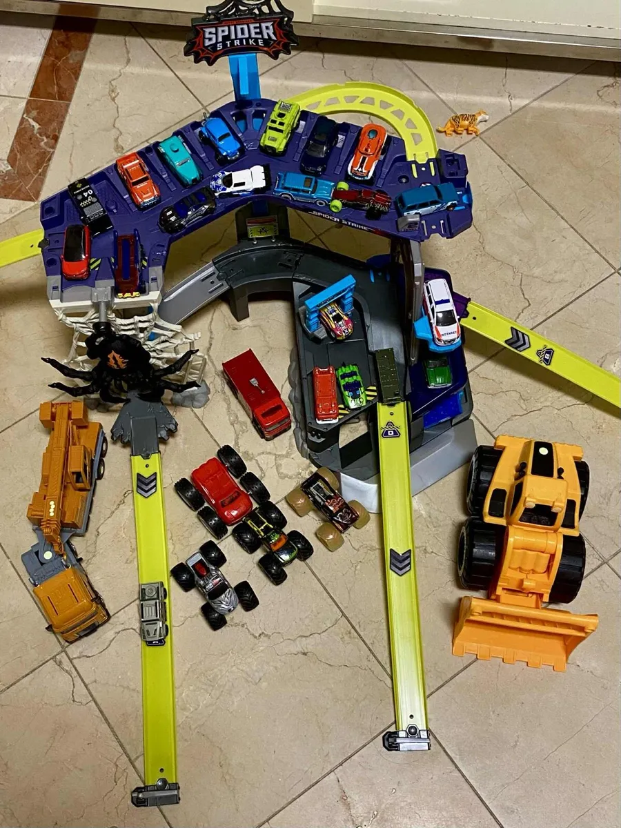 Toy and garage set - Image 1