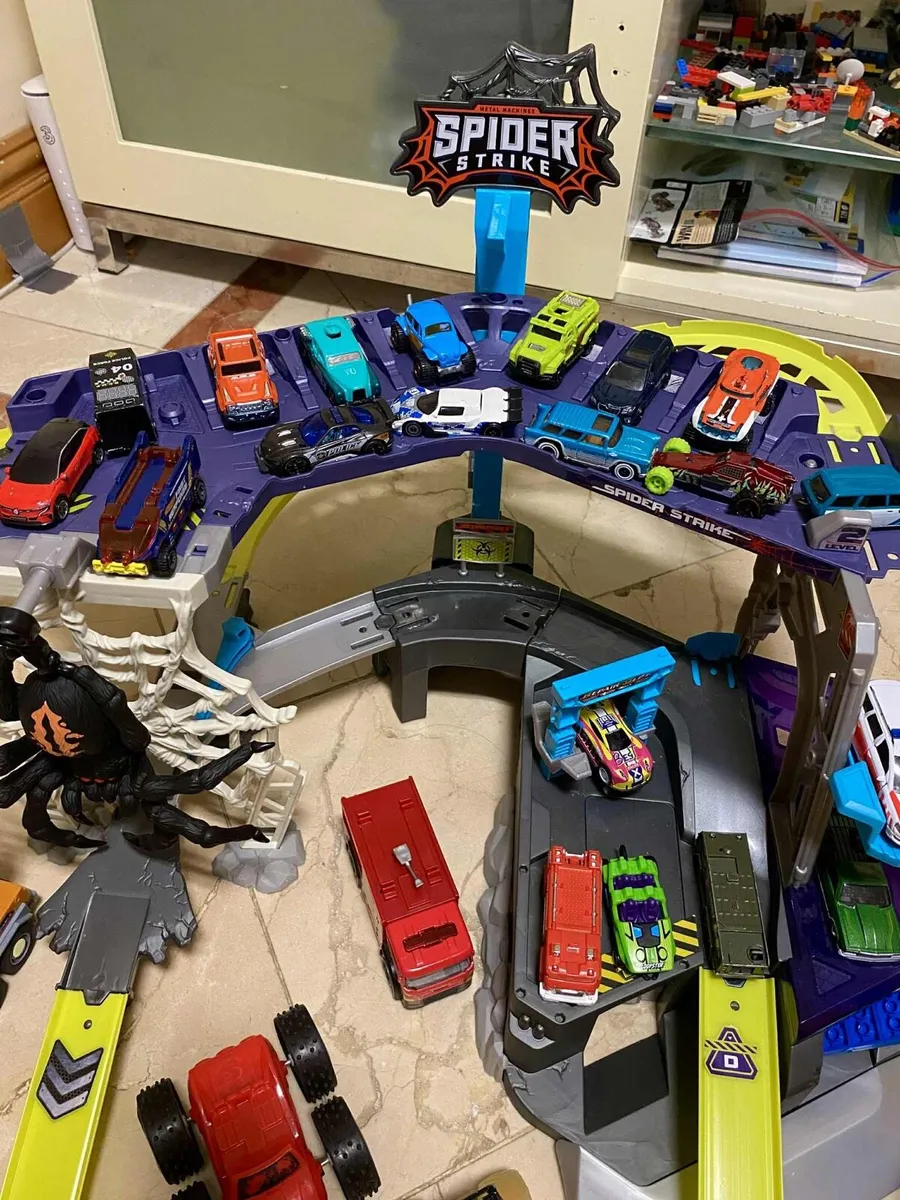 Toy and garage set - Image 2