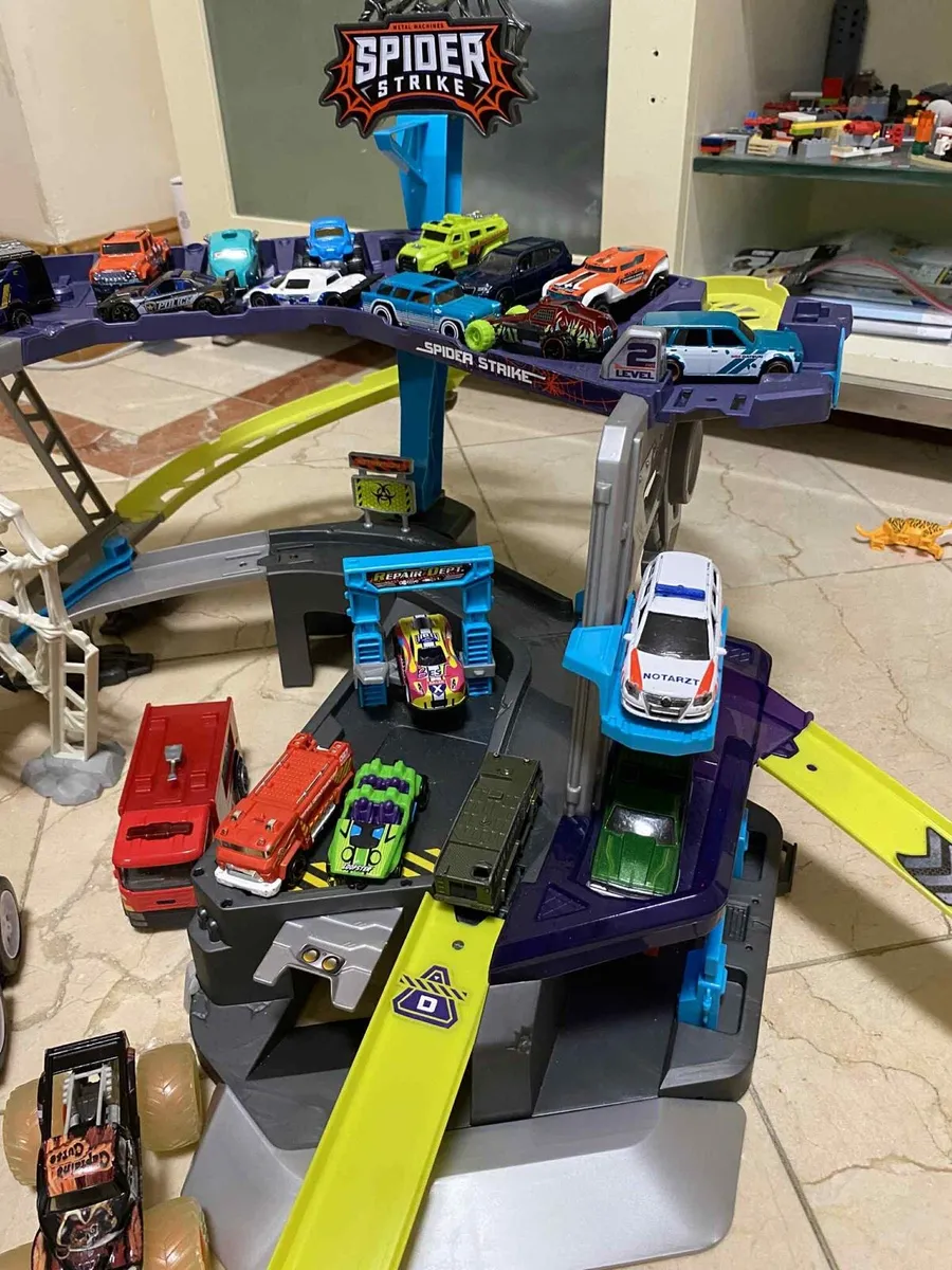 Toy and garage set - Image 3