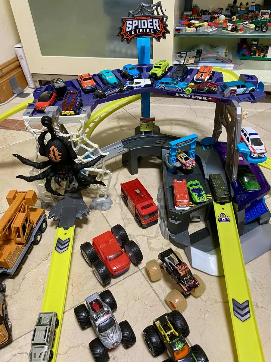 Toy and garage set - Image 4