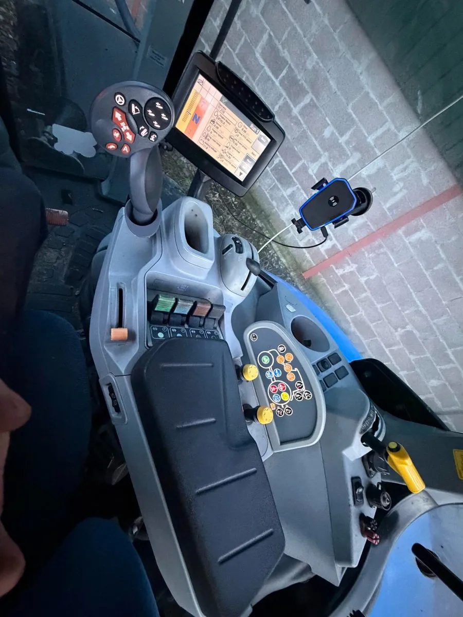 New Holland T7.210 - Image 3