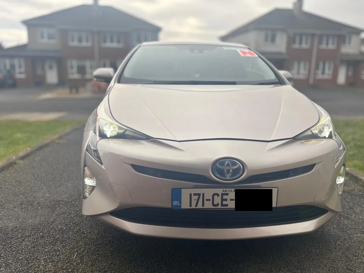 Toyota Prius 2017 - Image 1