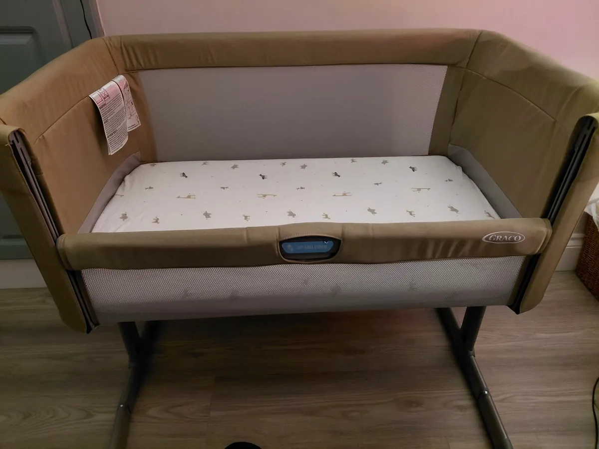 Next to me crib and sheats - Image 1