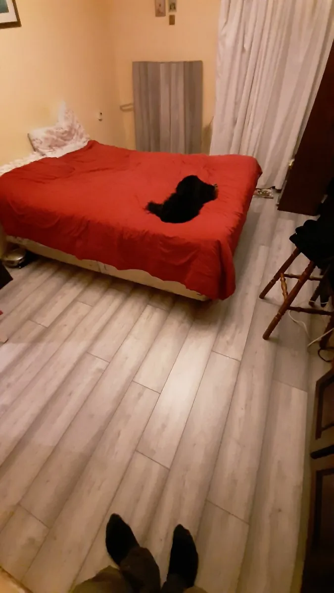 Laminate floor fitter - Image 1