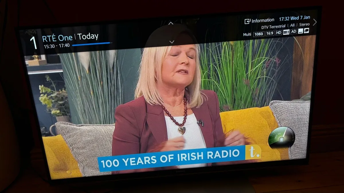 40” Samsung Smart TV - Image 4