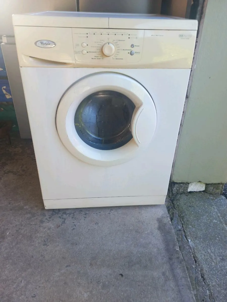 Whirlpool 7kg washing machine - Image 1