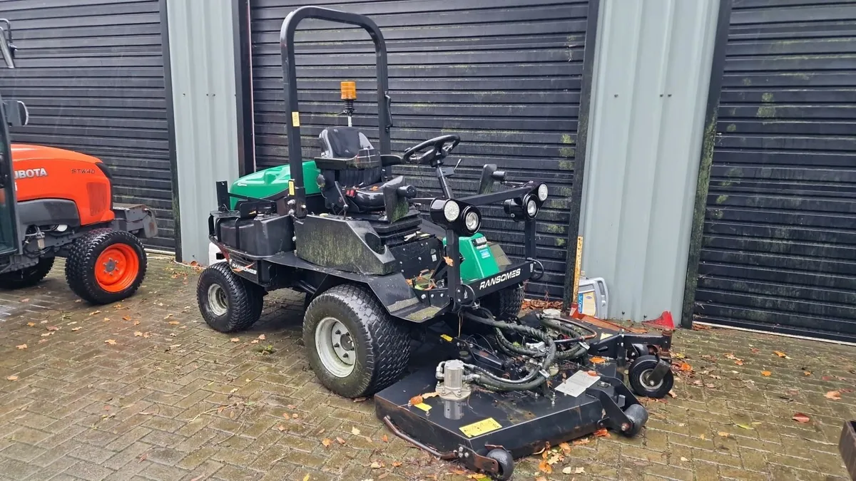2018 Ransomes ride on mower lawnmower