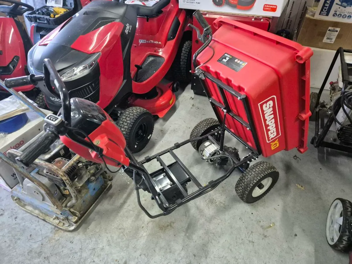 Snapper ESXDUC82 Wheelbarrow - Image 2