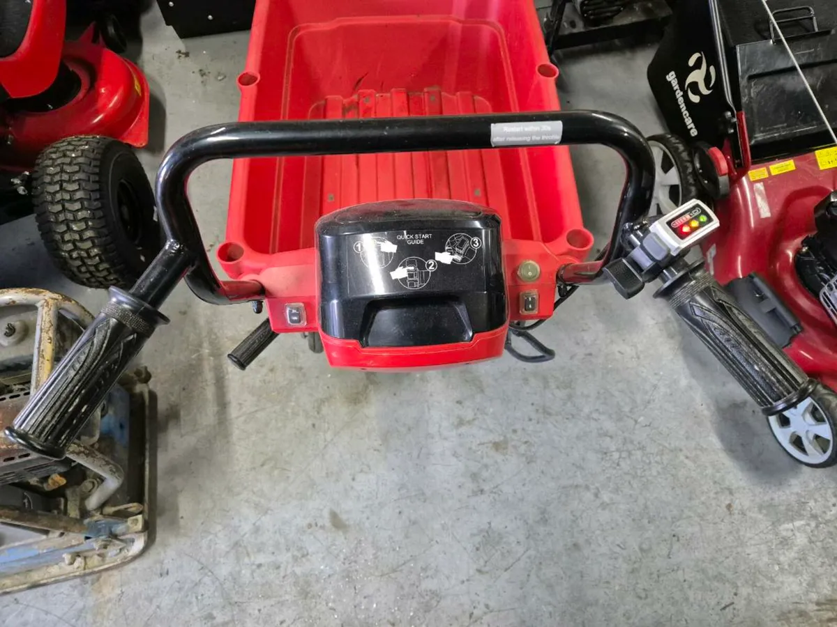 Snapper ESXDUC82 Wheelbarrow - Image 3