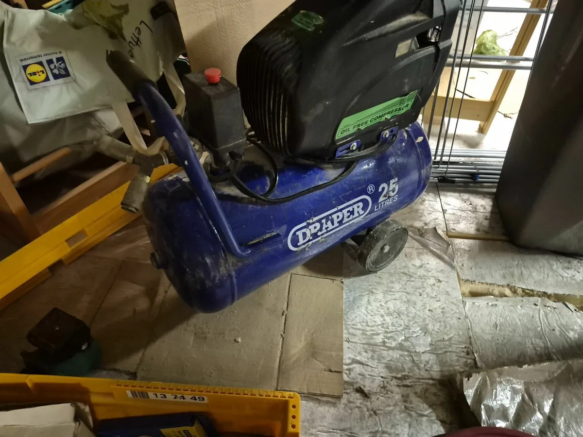 Nail guns  and compressor - Image 4